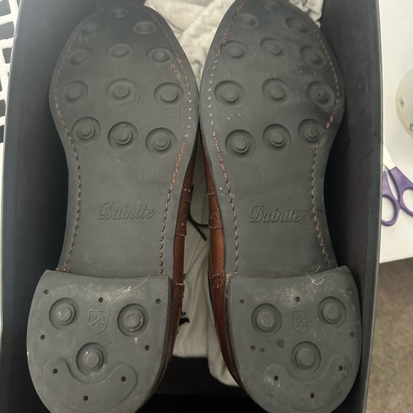 Gently worn Allen  Edmond - Picture 3 of 6